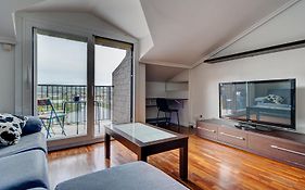 Luminoso Atico Con Terraza, Irun, Parking, 4Pax